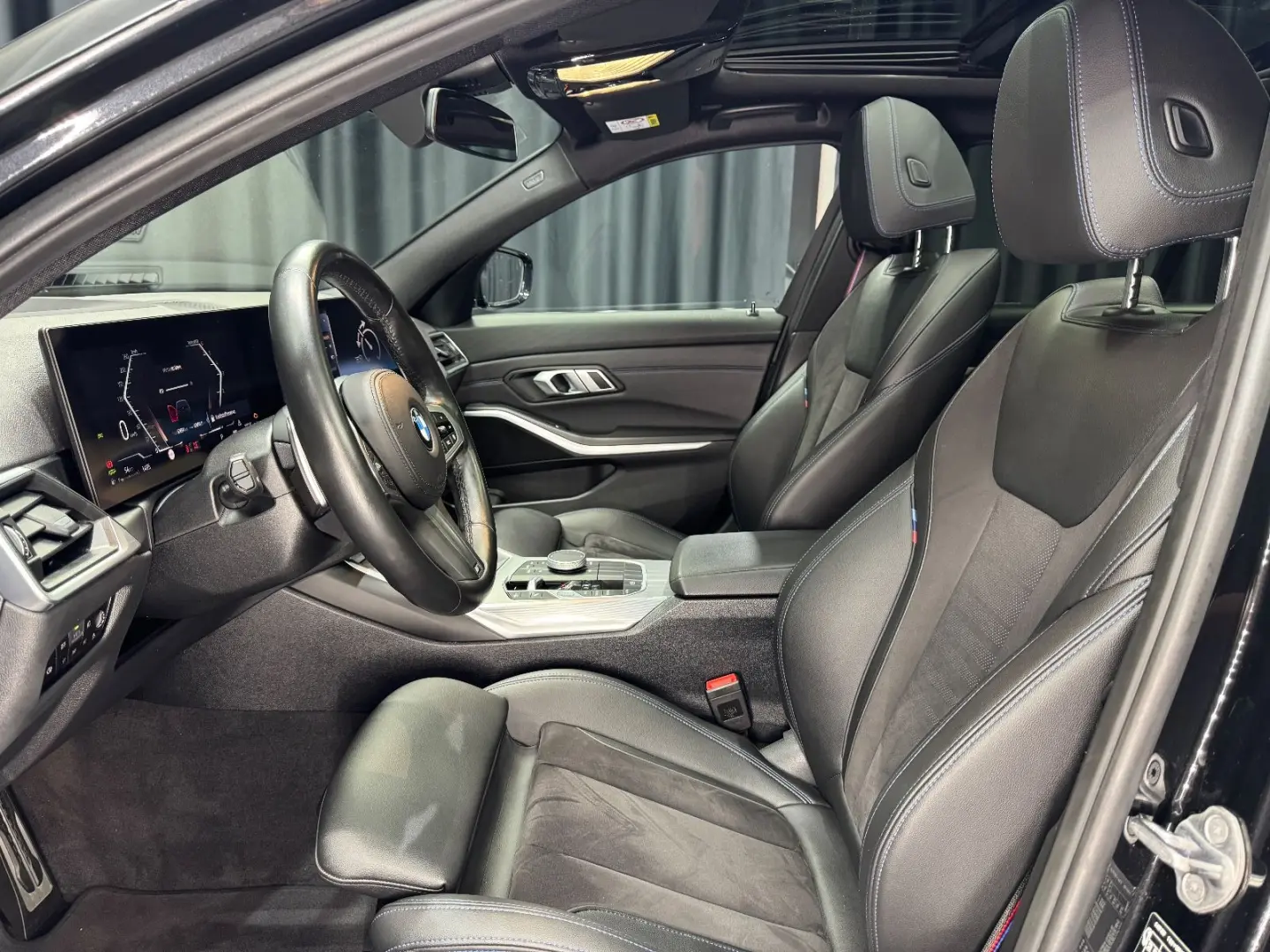 320d M SPORT PRO Touring  PANO HEAD-UP AHK