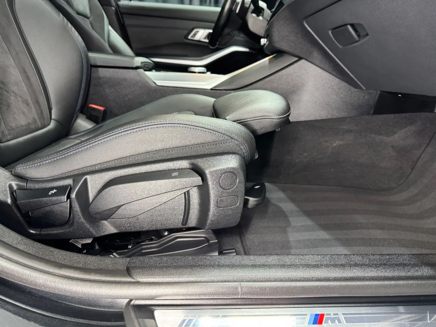 320d M SPORT PRO Touring  PANO HEAD-UP AHK