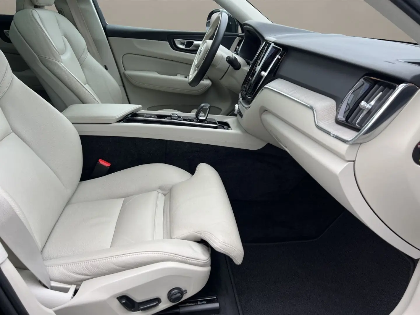 XC60 T6 AWD Inscription Expr. SD NAVI LED 18LM