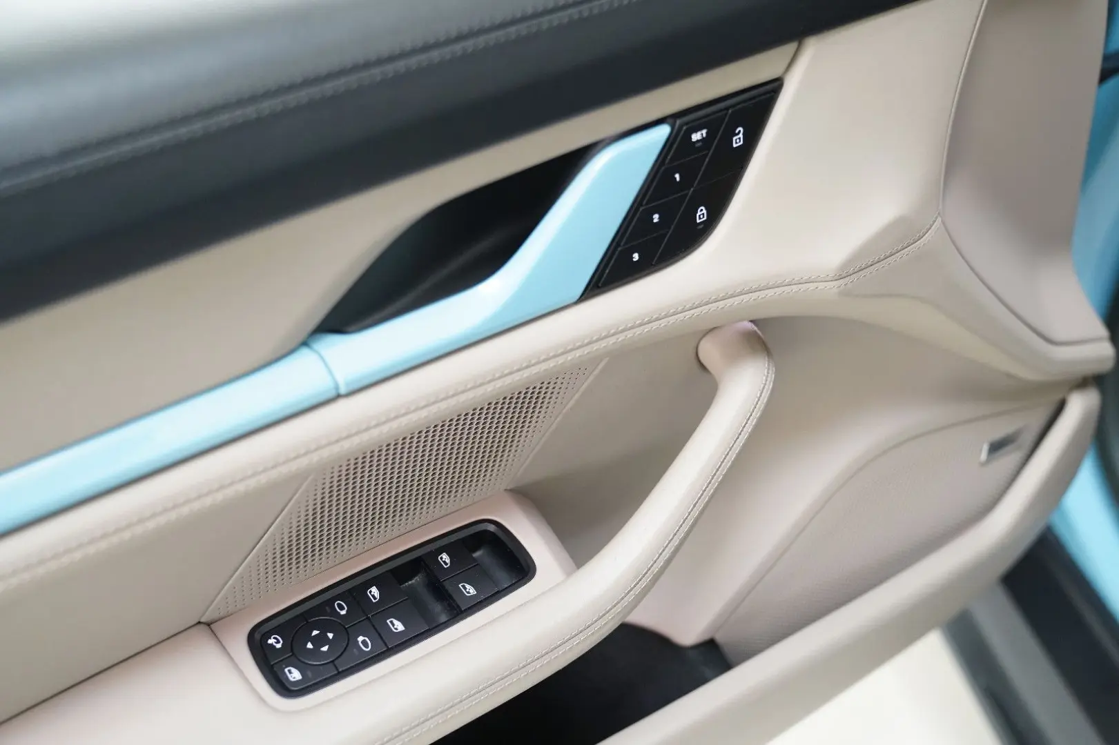 Taycan GTS InnoDrive Head-Up 360 Carbon BOSE