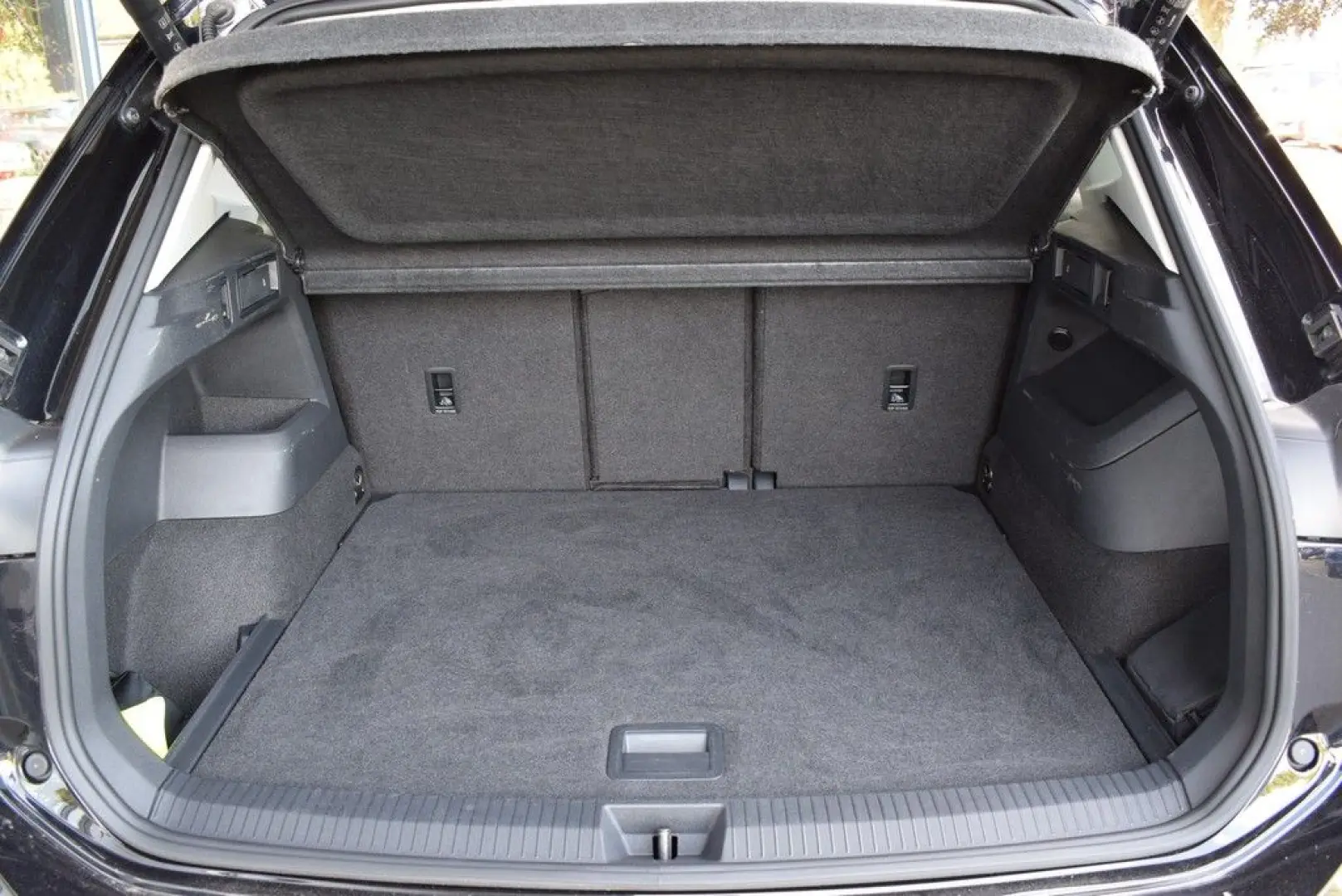 Tiguan TDI 2.0 DSG  Elegance AHK StandHz Leder