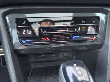 Tiguan 2.0 TSI 4Motion DSG R-LINE  IQ.LIGHT AHK