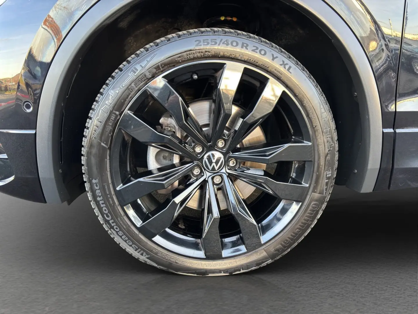 Tiguan 2.0 TSI 4Motion DSG R-LINE  IQ.LIGHT AHK