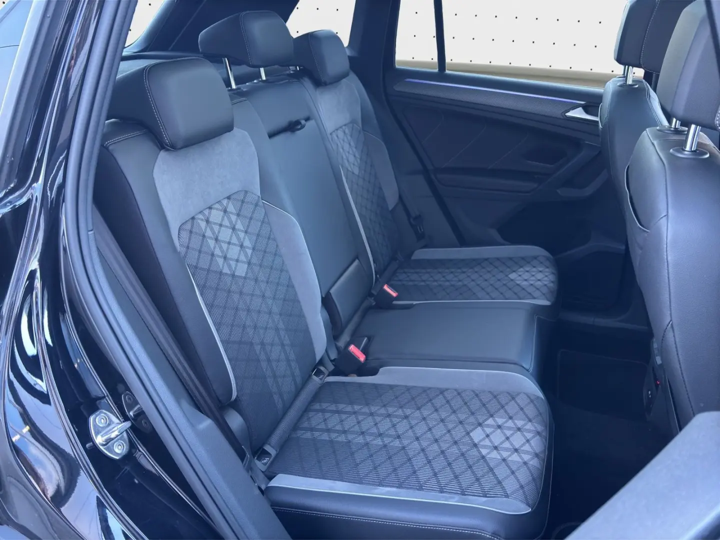 Tiguan 2.0 TSI 4Motion DSG R-LINE  IQ.LIGHT AHK