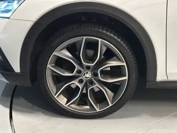 Octavia Combi Scout 4x4  19Zoll AHK Standhzg HUD