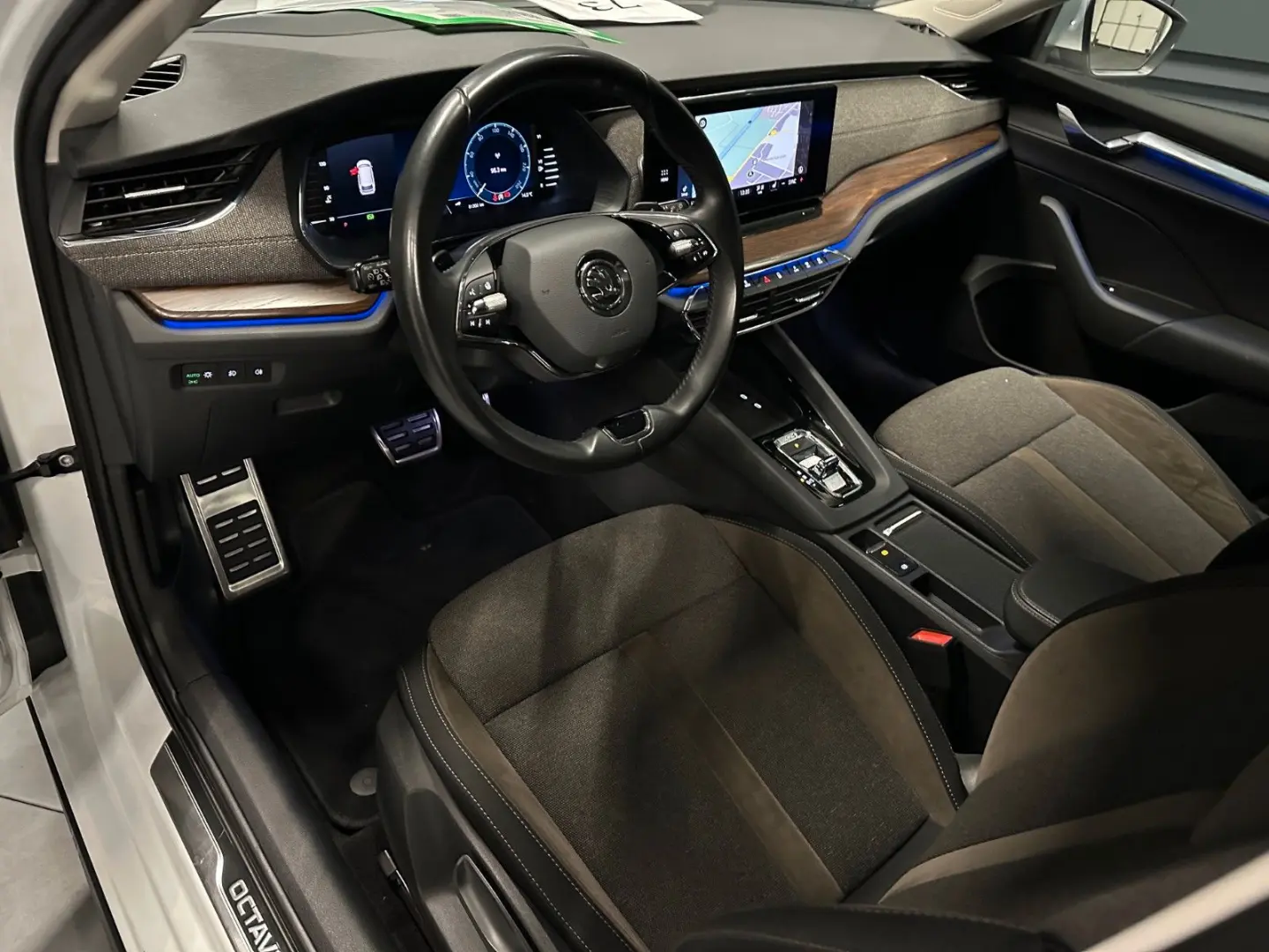 Octavia Combi Scout 4x4  19Zoll AHK Standhzg HUD