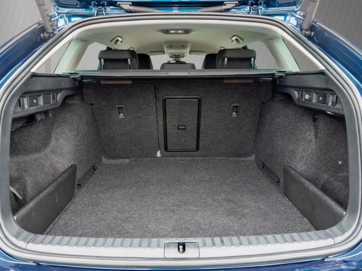 Octavia Combi Scout 2.0 TDI DSG 4x4 AHK  Navi