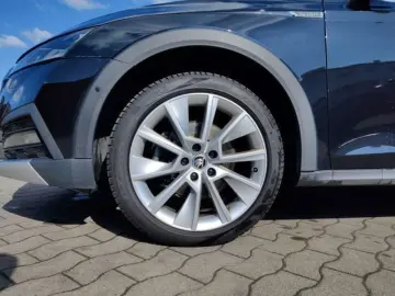 Octavia Combi Scout 2.0 TDI 4x4 Matrix AHK HeadU