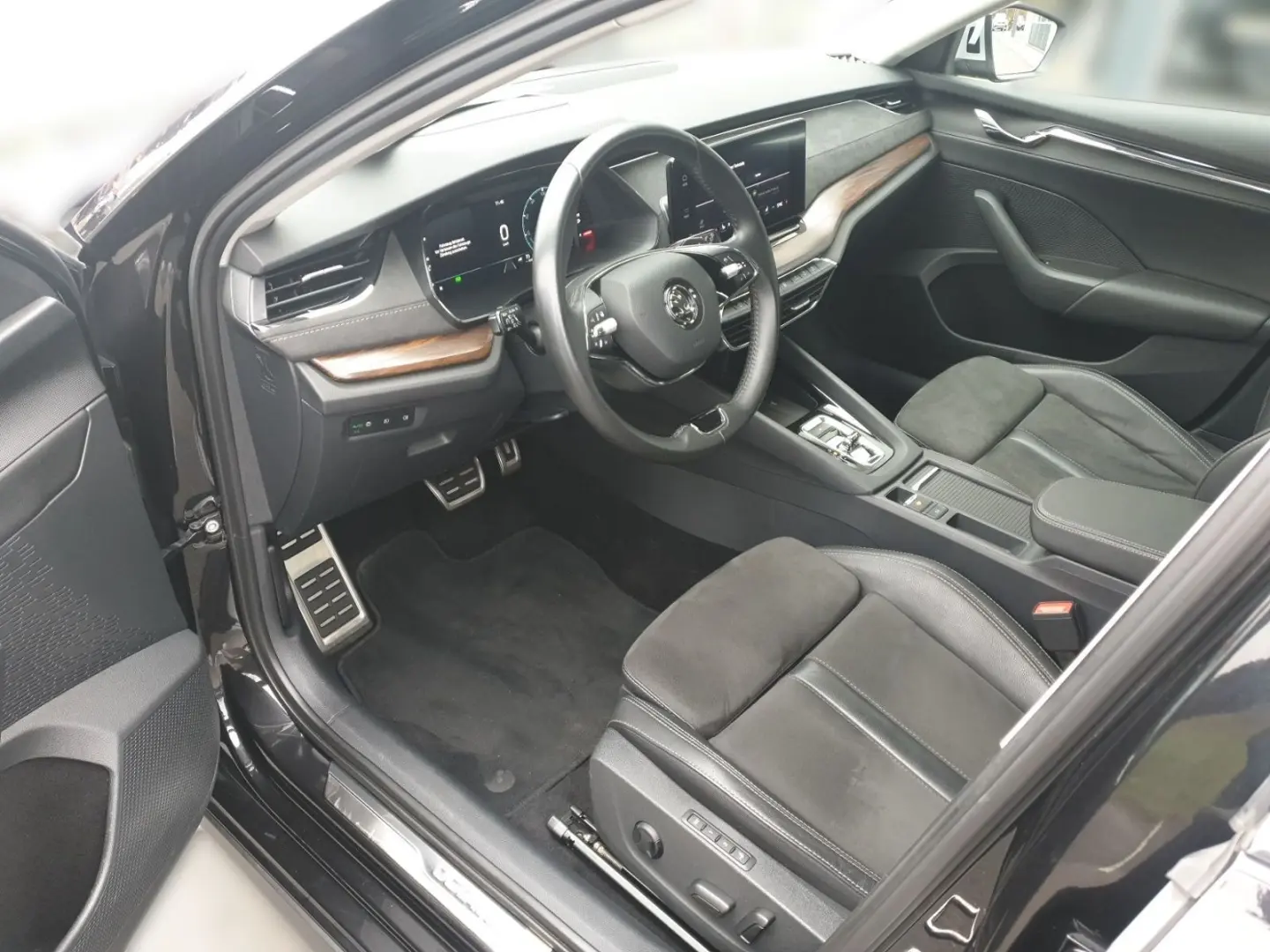 Octavia Combi 2.0 TDI DSG 4x4 SCOUT  AHK  MATRIX