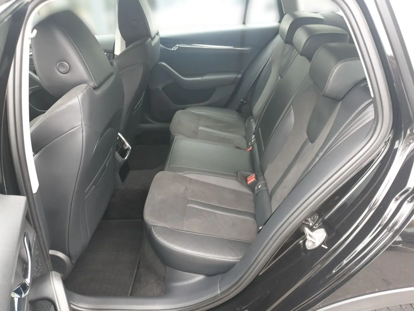 Octavia Combi 2.0 TDI DSG 4x4 SCOUT  AHK  MATRIX