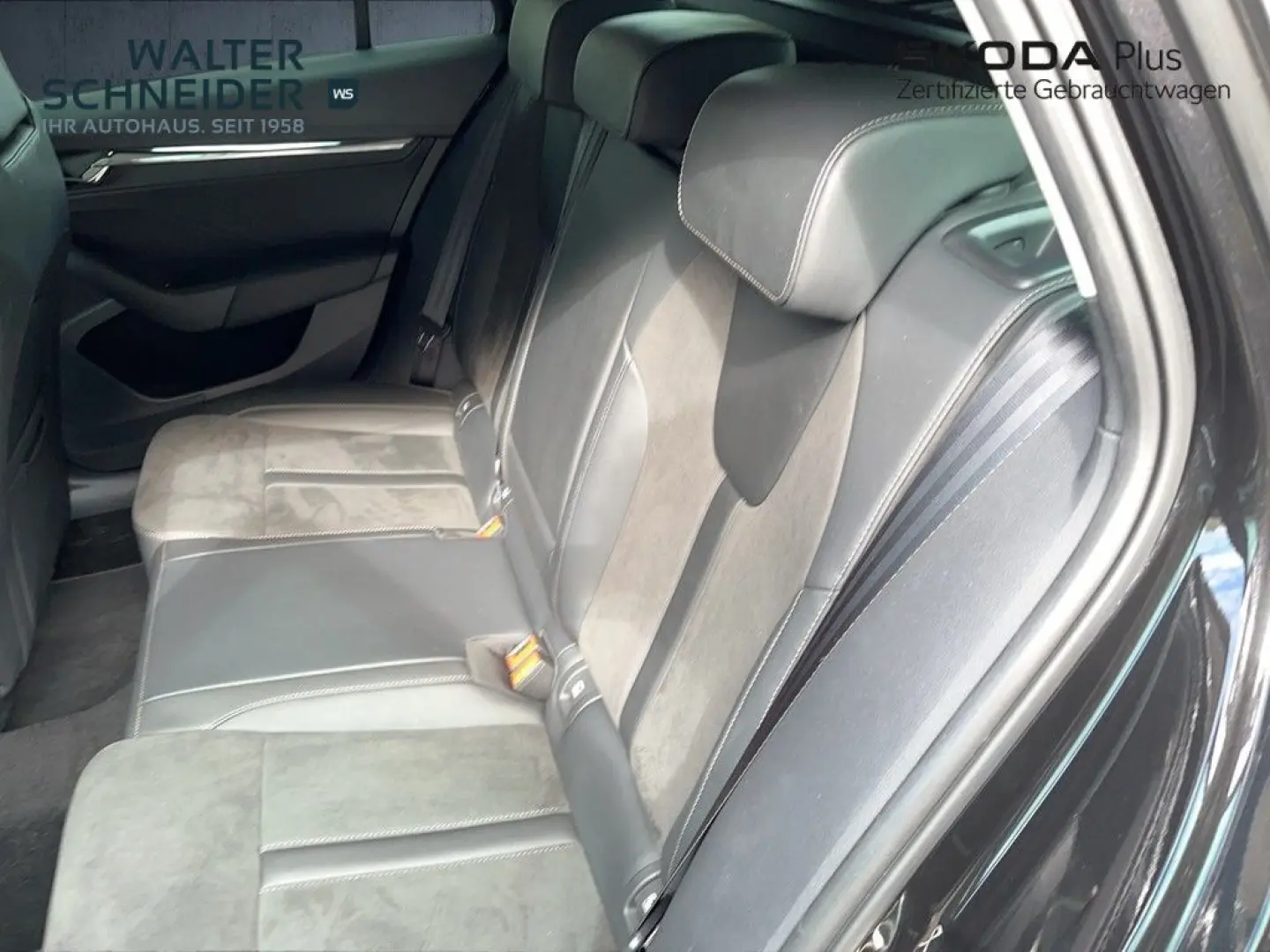 Octavia Combi 2.0 TDI DSG 4x4 Scout Navi AHK Mat