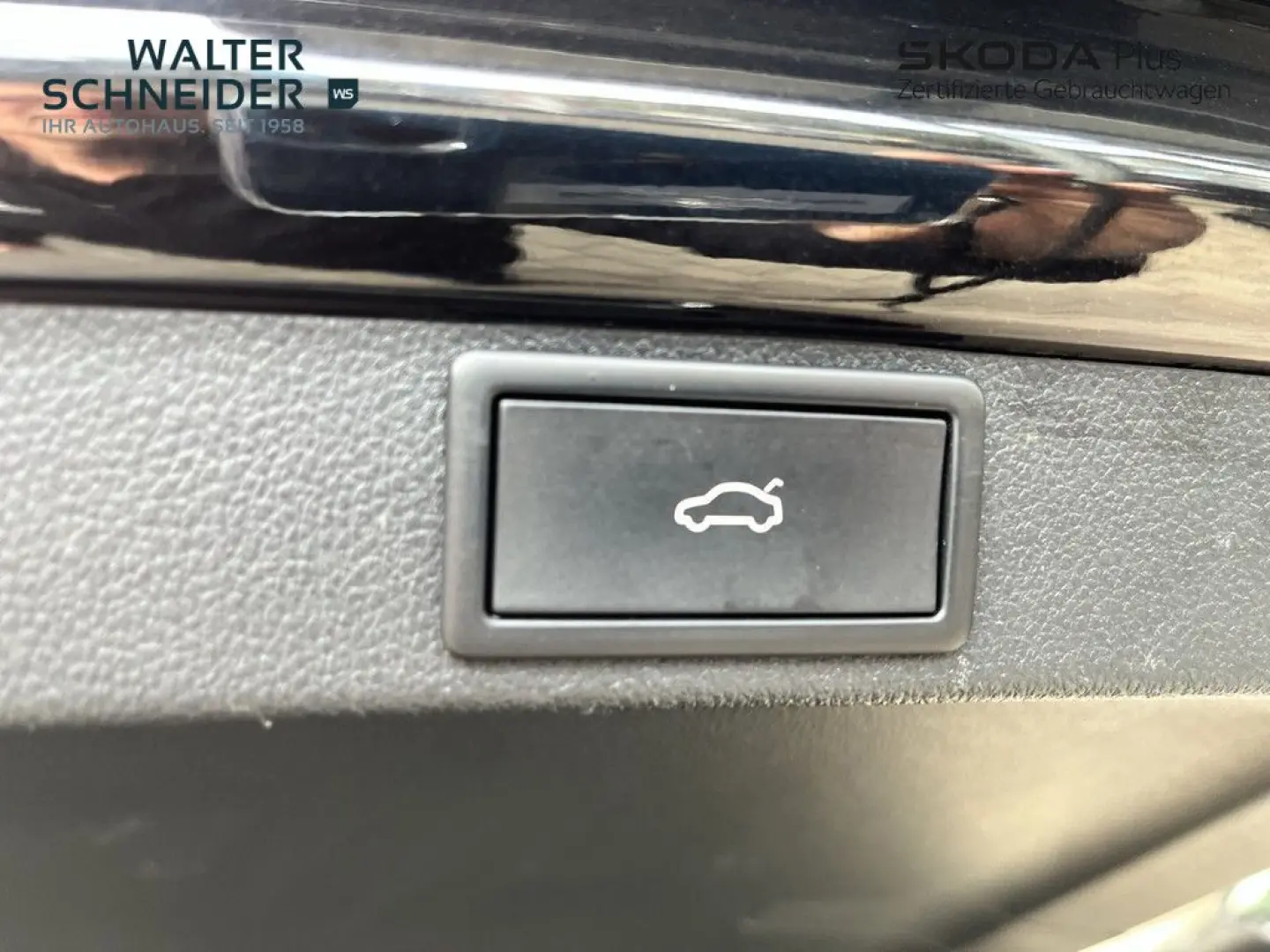 Octavia Combi 2.0 TDI DSG 4x4 Scout Navi AHK Mat