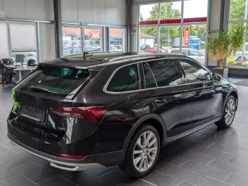 Octavia Combi 2.0 TDI DSG 4x4 Scout 8-fach PDC