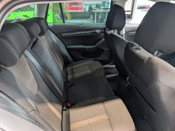 Octavia Combi 2.0 TDI DSG 4x4 Scout 8-fach PDC