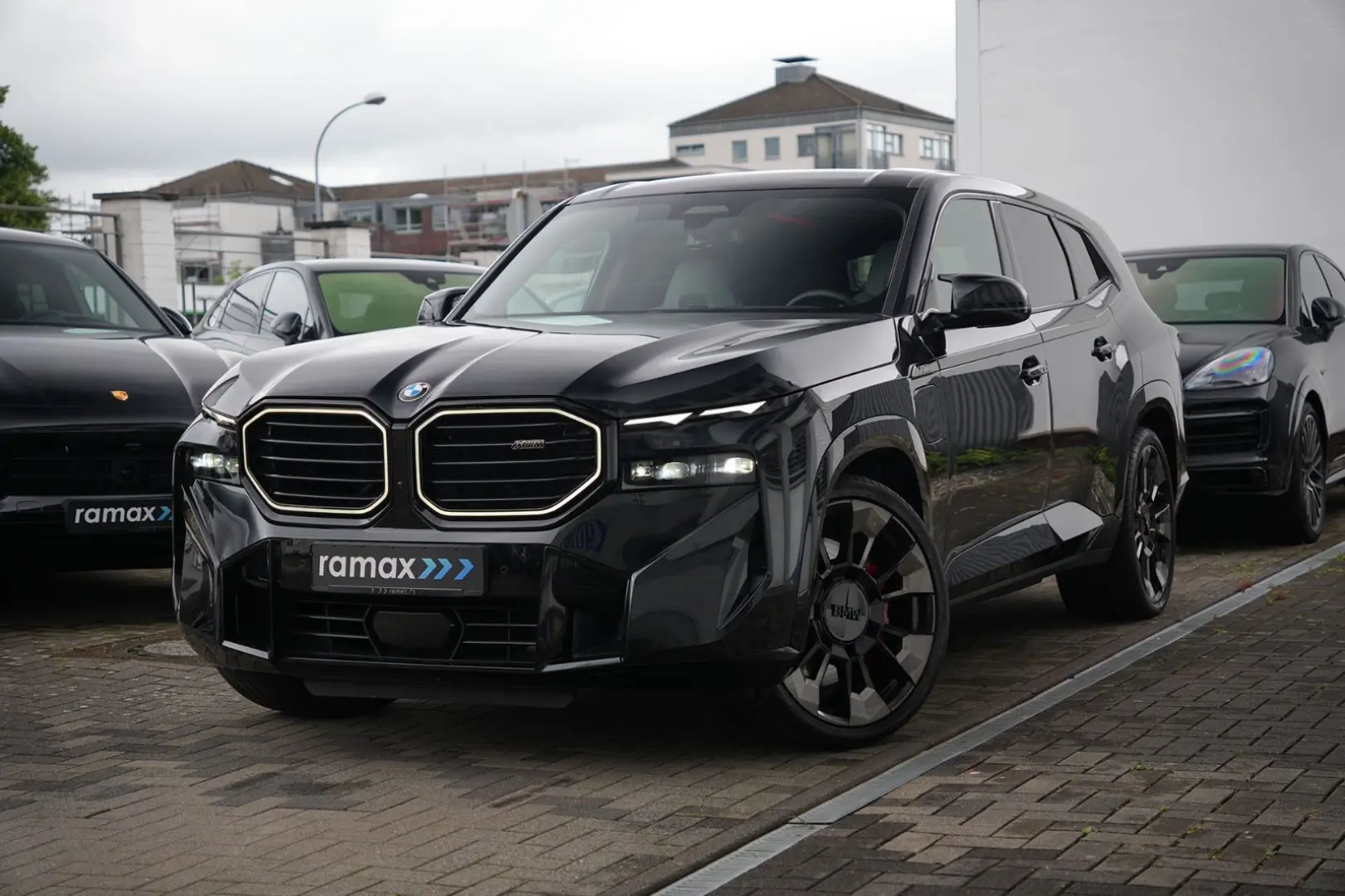 XM  BLACK EDITION-ACC-AHK-23M-LEDER SILVERSTONE