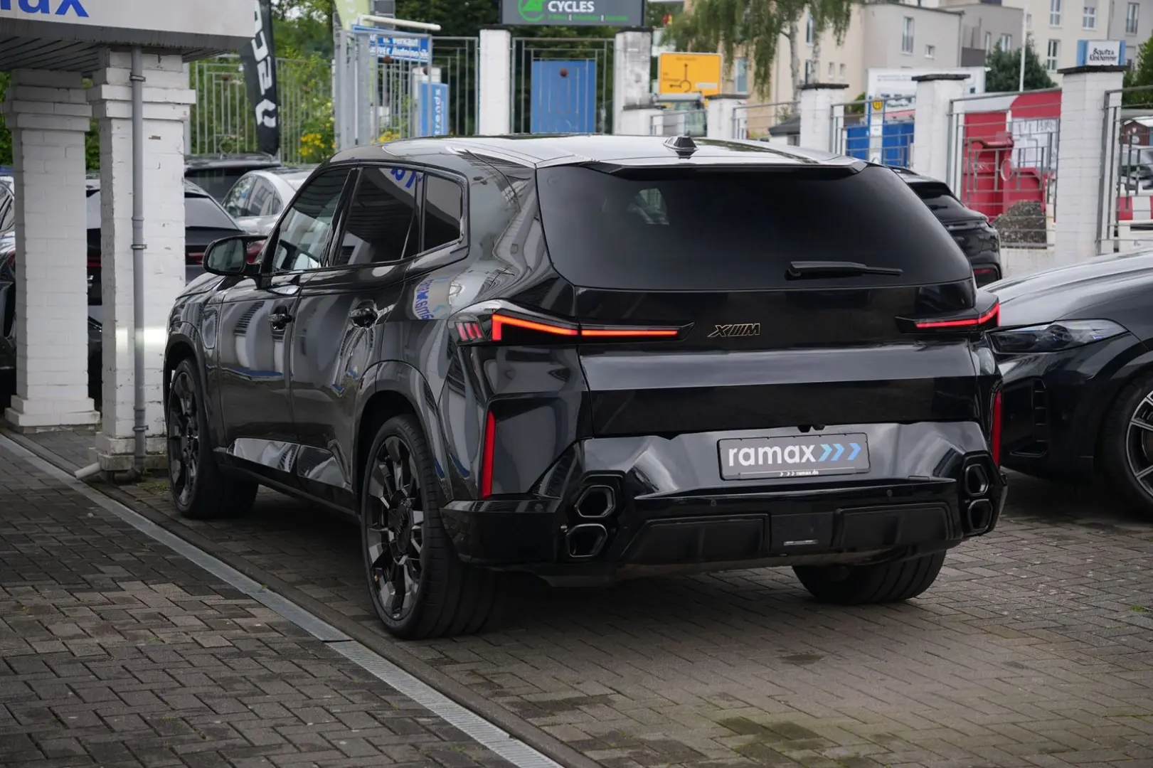 XM  BLACK EDITION-ACC-AHK-23M-LEDER SILVERSTONE