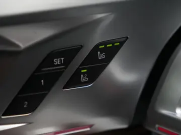 XM  BLACK EDITION-ACC-AHK-23M-LEDER SILVERSTONE