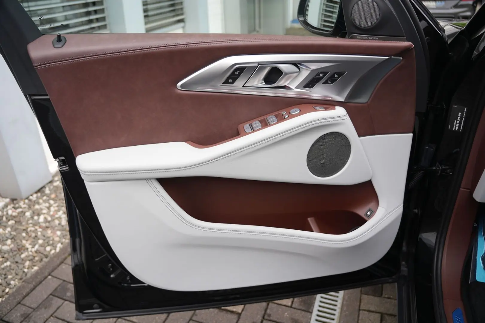 XM  BLACK EDITION-ACC-AHK-23M-LEDER SILVERSTONE