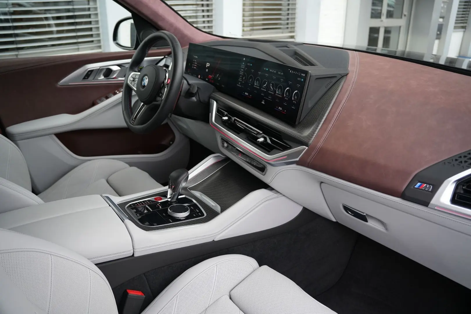 XM  BLACK EDITION-ACC-AHK-23M-LEDER SILVERSTONE