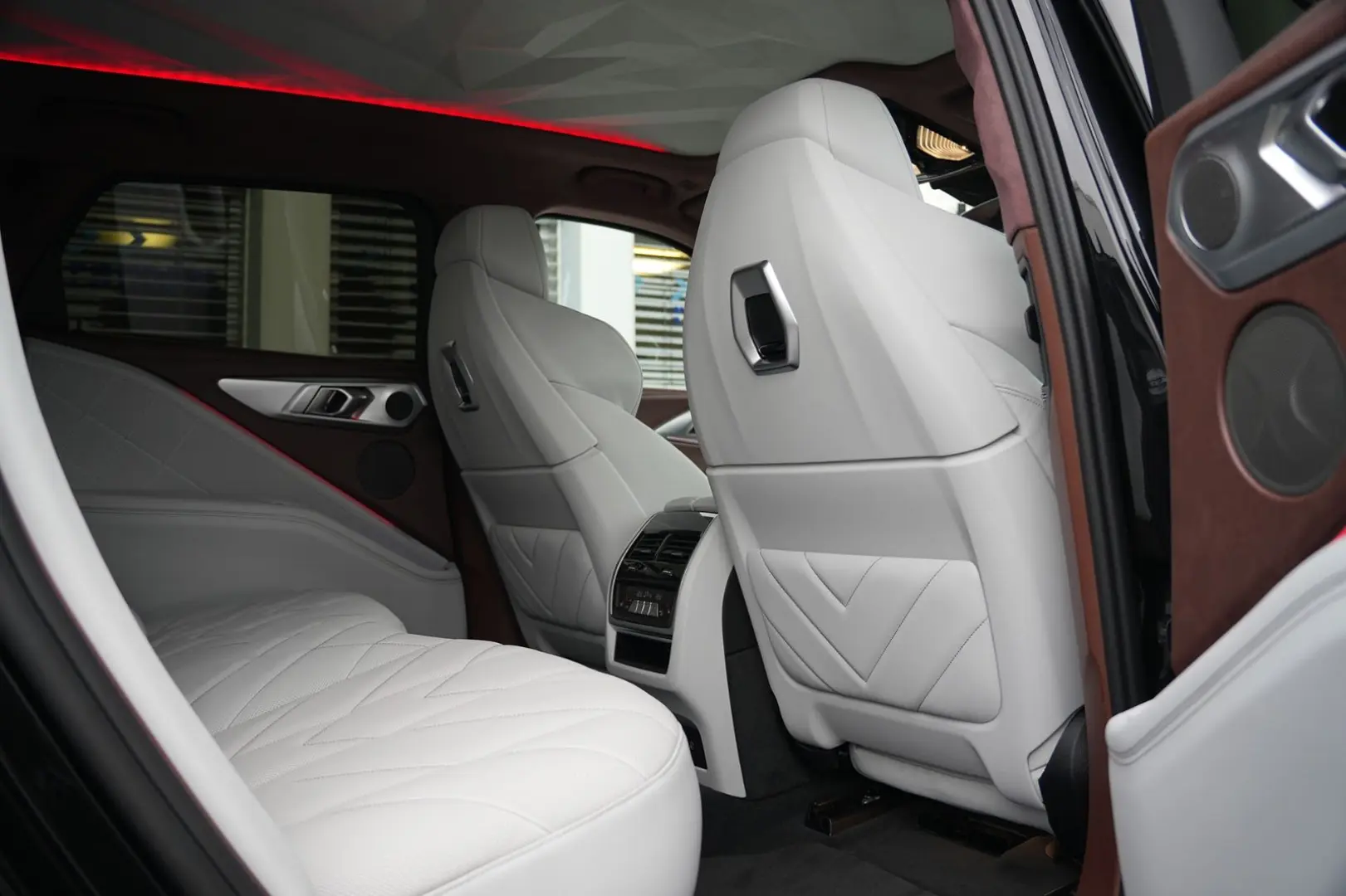 XM  BLACK EDITION-ACC-AHK-23M-LEDER SILVERSTONE