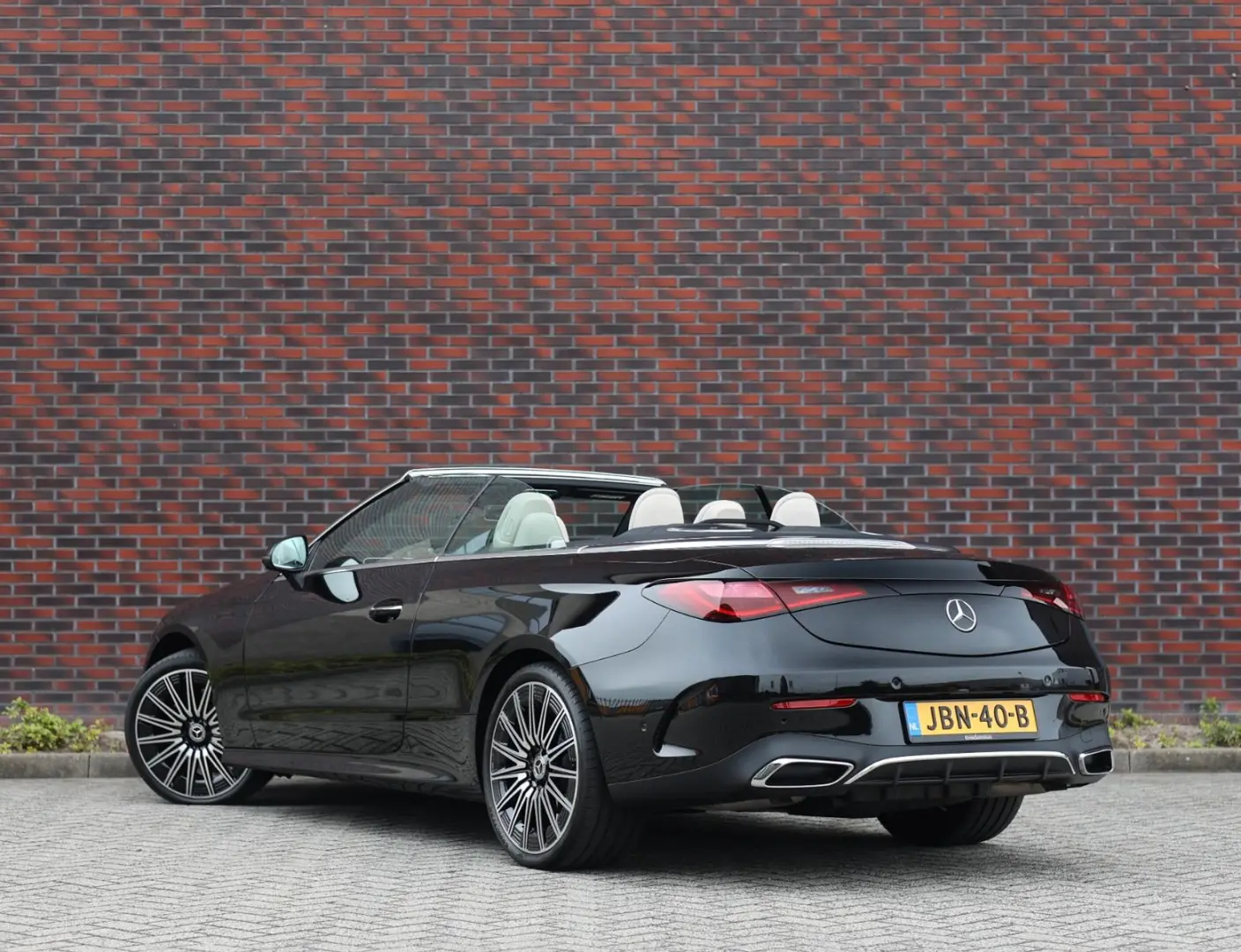 CLE 300 Cabrio   AMG Line - Burmester - Airscarf