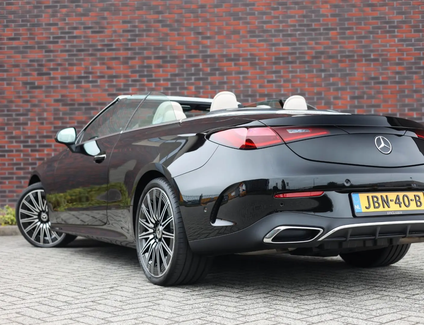 CLE 300 Cabrio   AMG Line - Burmester - Airscarf