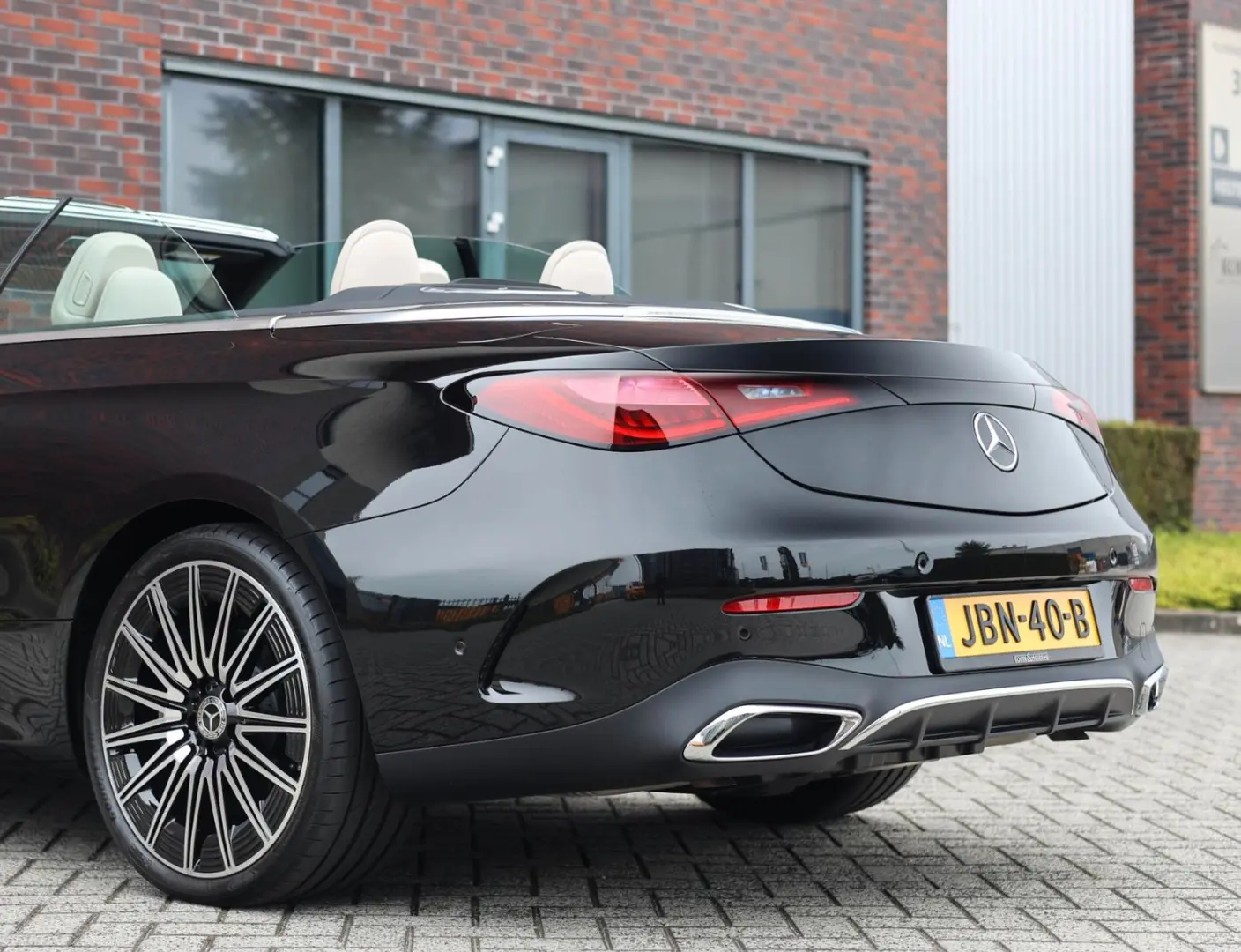 CLE 300 Cabrio   AMG Line - Burmester - Airscarf