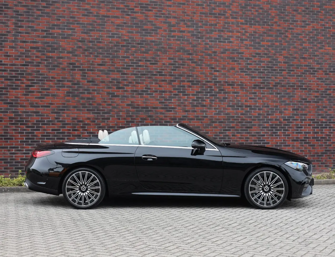 CLE 300 Cabrio   AMG Line - Burmester - Airscarf