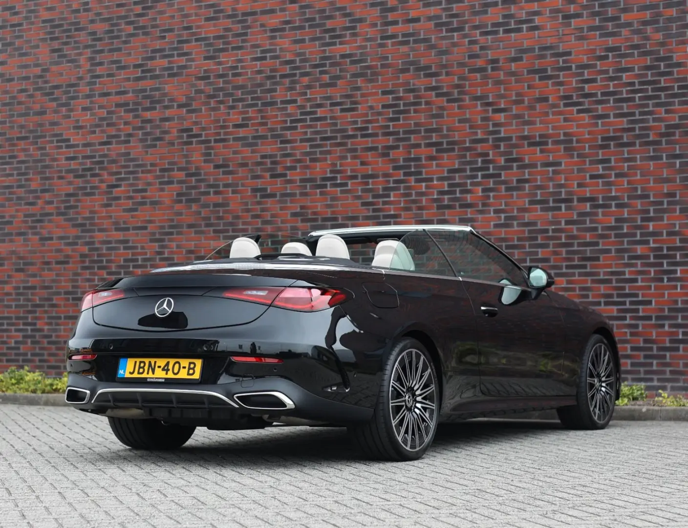 CLE 300 Cabrio   AMG Line - Burmester - Airscarf