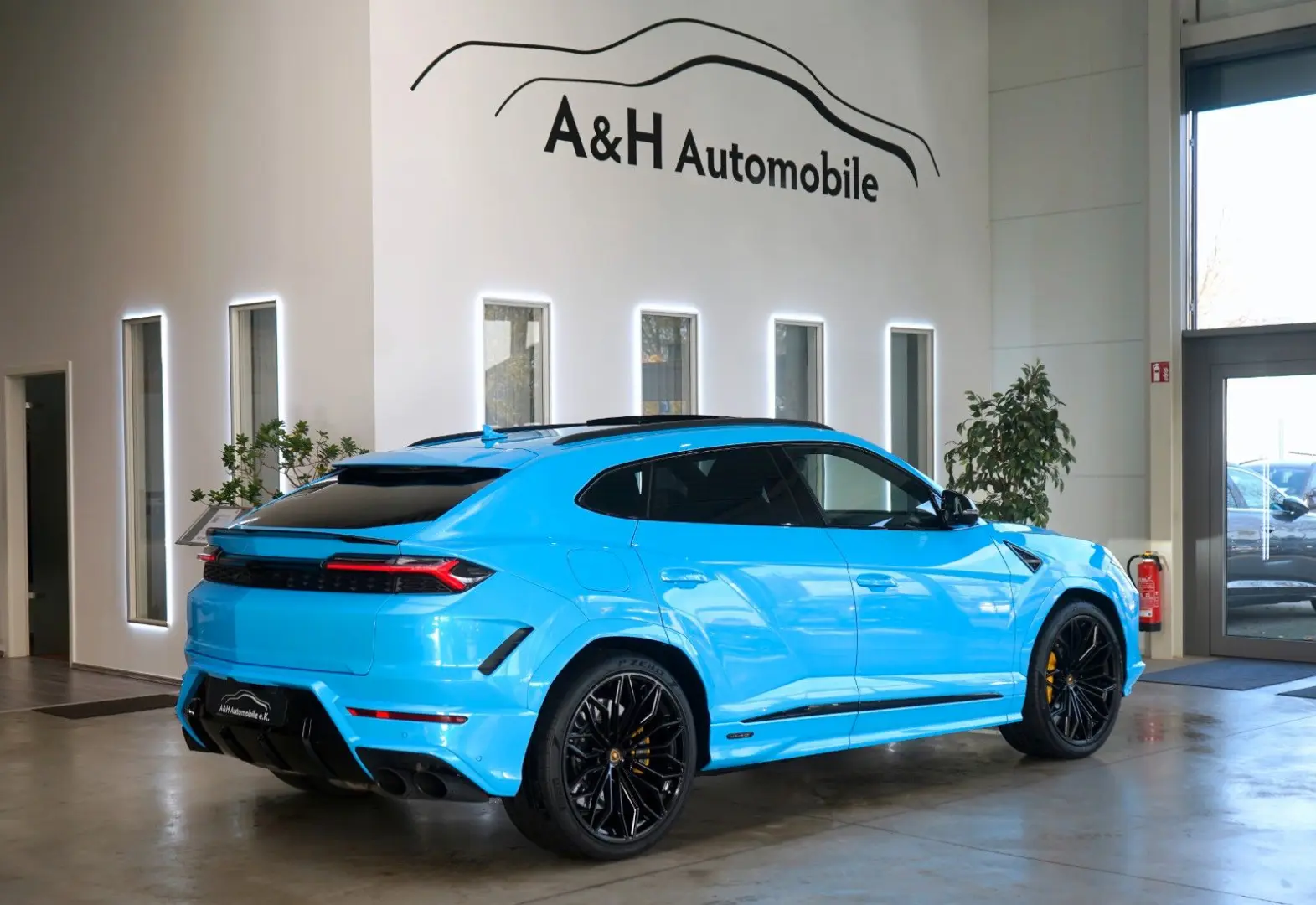 Urus SE   PANORMA   CARBON   B&O   BLU CEPHEUS