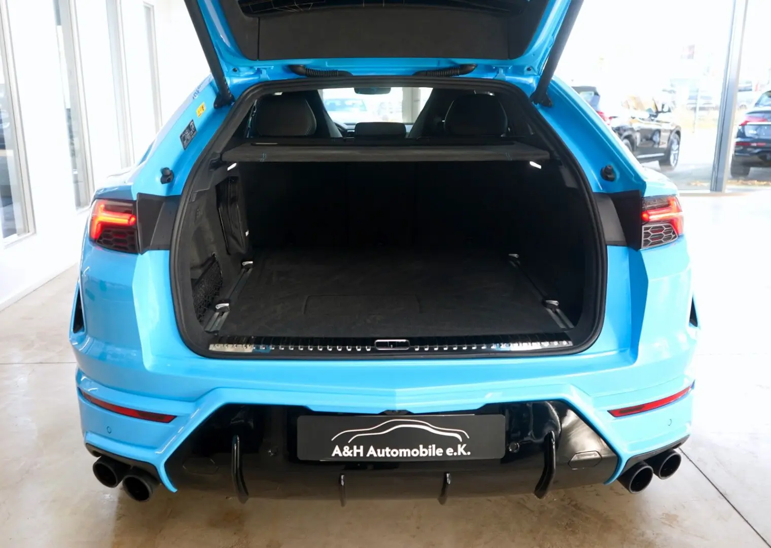 Urus SE   PANORMA   CARBON   B&O   BLU CEPHEUS