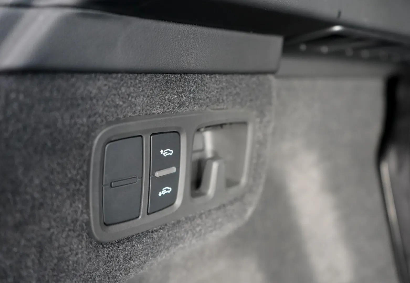 Urus SE   PANORMA   CARBON   B&O   BLU CEPHEUS