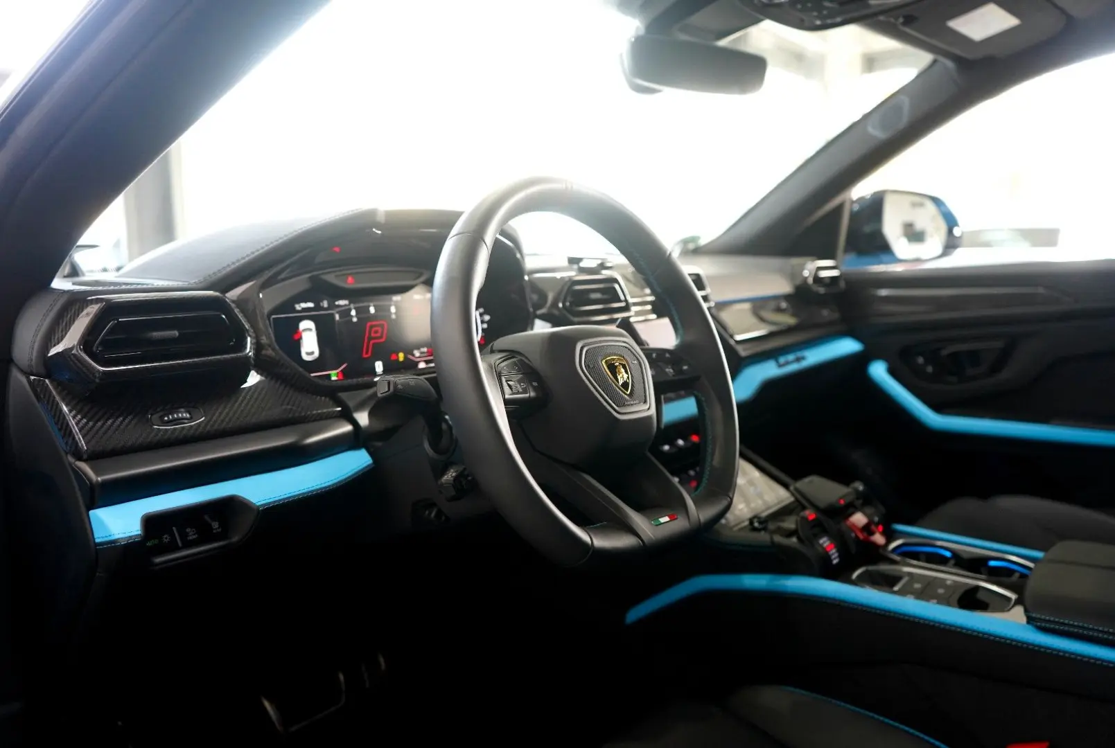 Urus SE   PANORMA   CARBON   B&O   BLU CEPHEUS