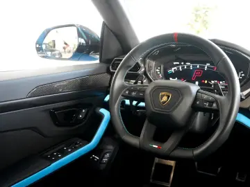 Urus SE   PANORMA   CARBON   B&O   BLU CEPHEUS