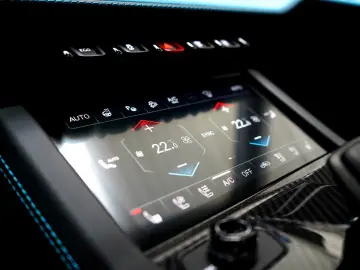 Urus SE   PANORMA   CARBON   B&O   BLU CEPHEUS