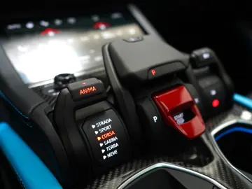 Urus SE   PANORMA   CARBON   B&O   BLU CEPHEUS