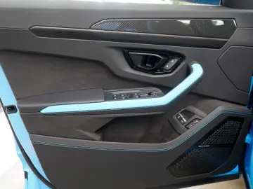 Urus SE   PANORMA   CARBON   B&O   BLU CEPHEUS