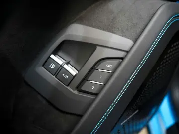 Urus SE   PANORMA   CARBON   B&O   BLU CEPHEUS