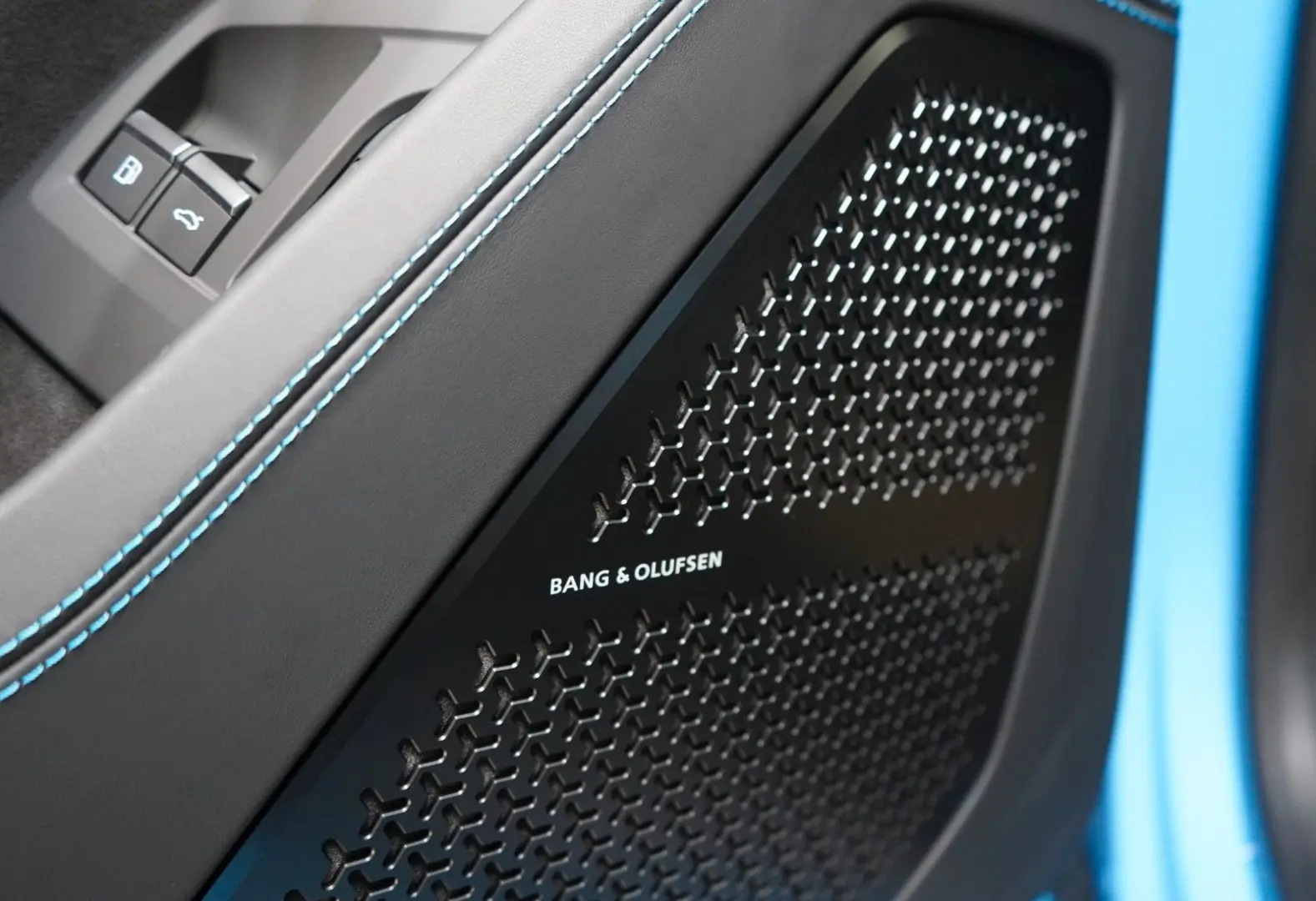 Urus SE   PANORMA   CARBON   B&O   BLU CEPHEUS