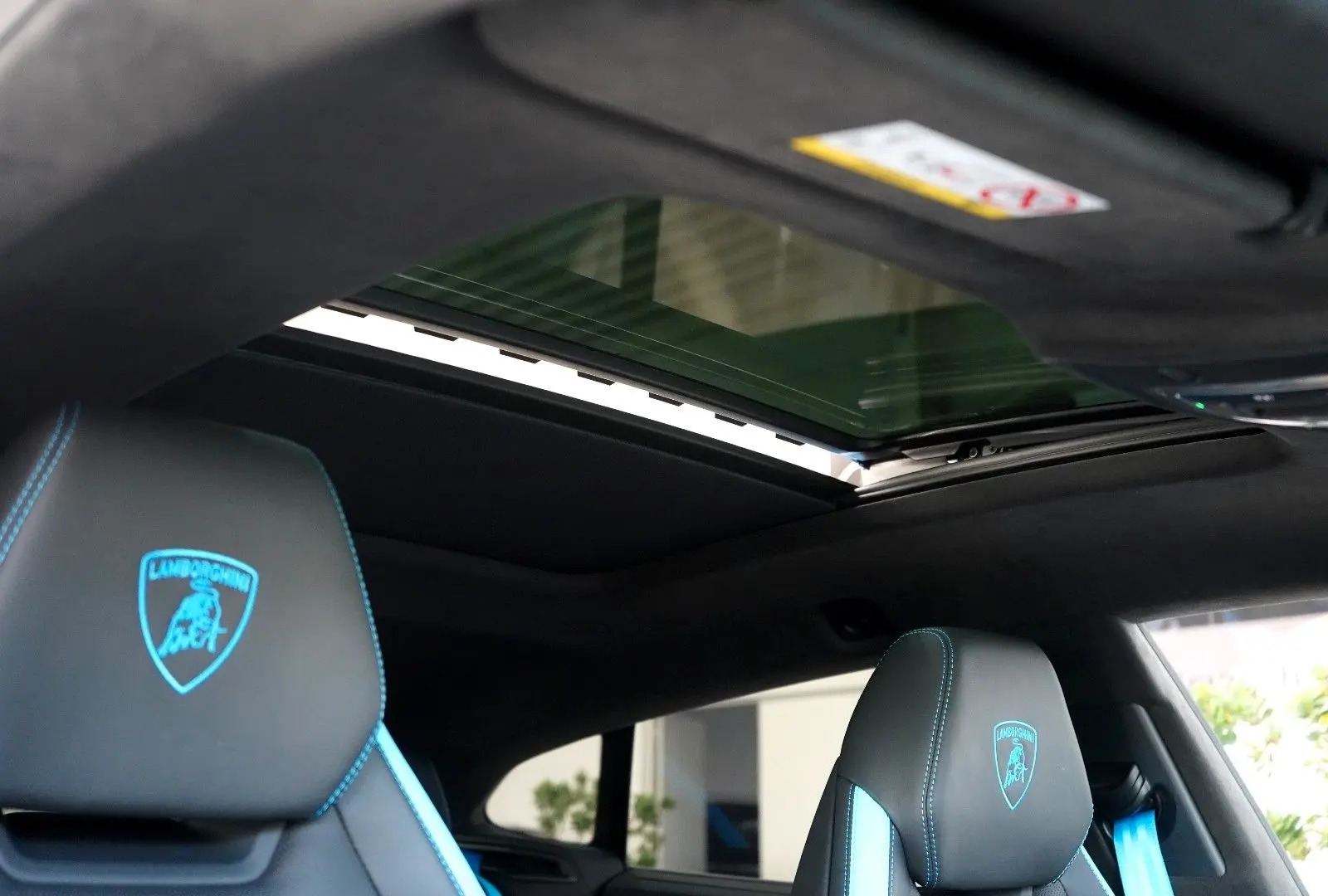 Urus SE   PANORMA   CARBON   B&O   BLU CEPHEUS