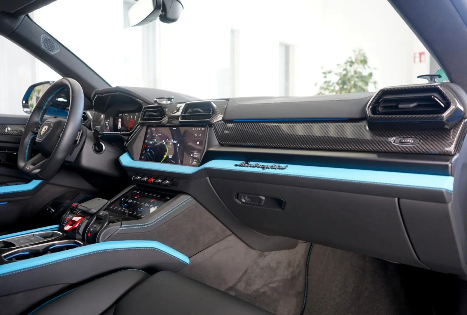 Urus SE   PANORMA   CARBON   B&O   BLU CEPHEUS