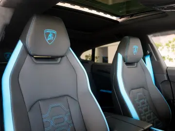 Urus SE   PANORMA   CARBON   B&O   BLU CEPHEUS