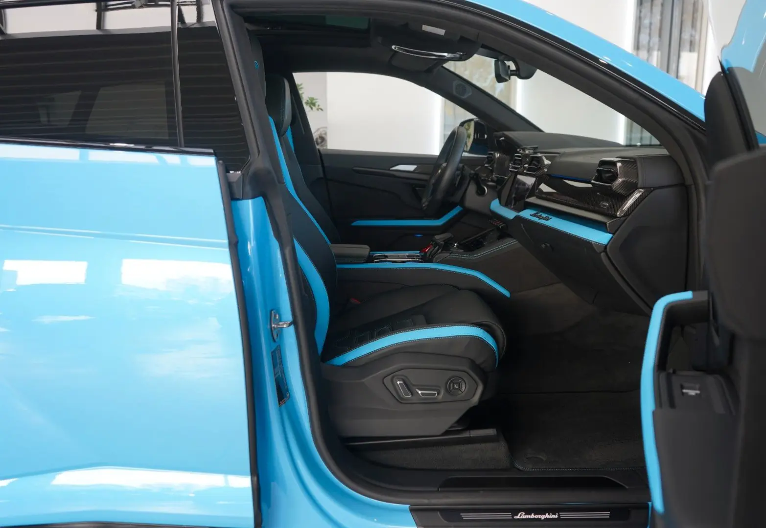 Urus SE   PANORMA   CARBON   B&O   BLU CEPHEUS