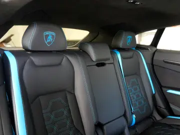 Urus SE   PANORMA   CARBON   B&O   BLU CEPHEUS