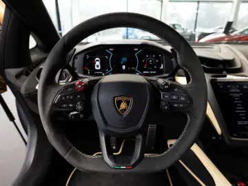 Revuelto 6.5 V12 HPEV Lift Oro Elios Full PPF