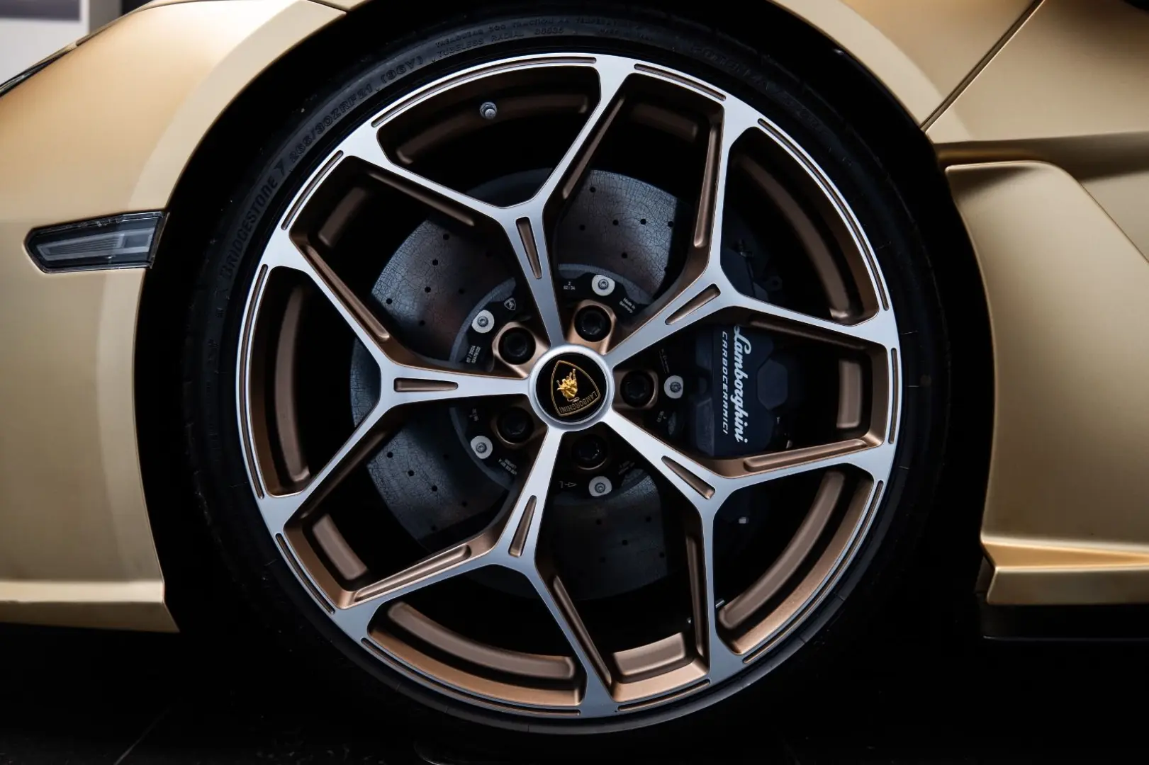 Revuelto 6.5 V12 HPEV Lift Oro Elios Full PPF