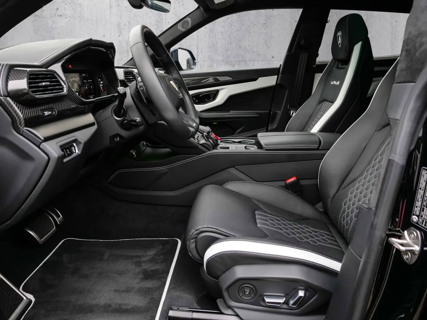 Urus S Nero Helene  Electrical Trailer Towing