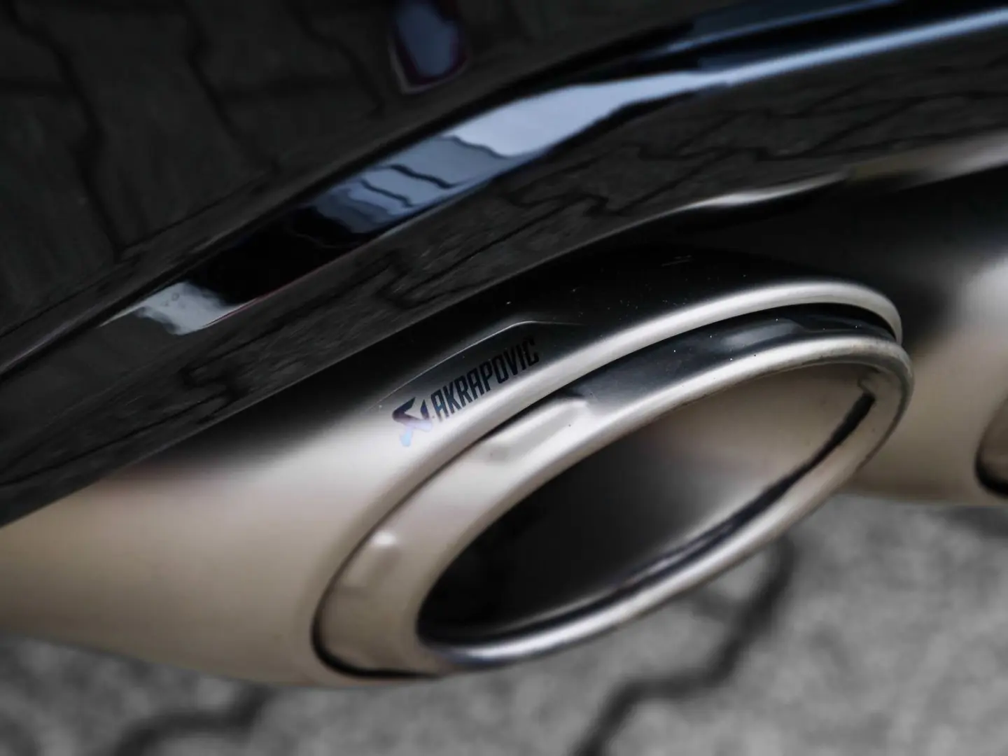 Urus S Nero Helene  Electrical Trailer Towing