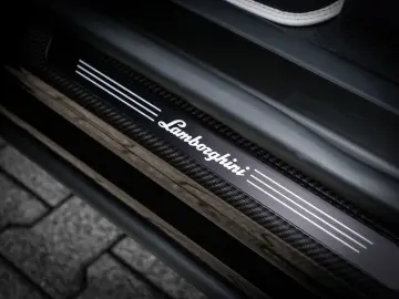 Urus S Nero Helene  Electrical Trailer Towing