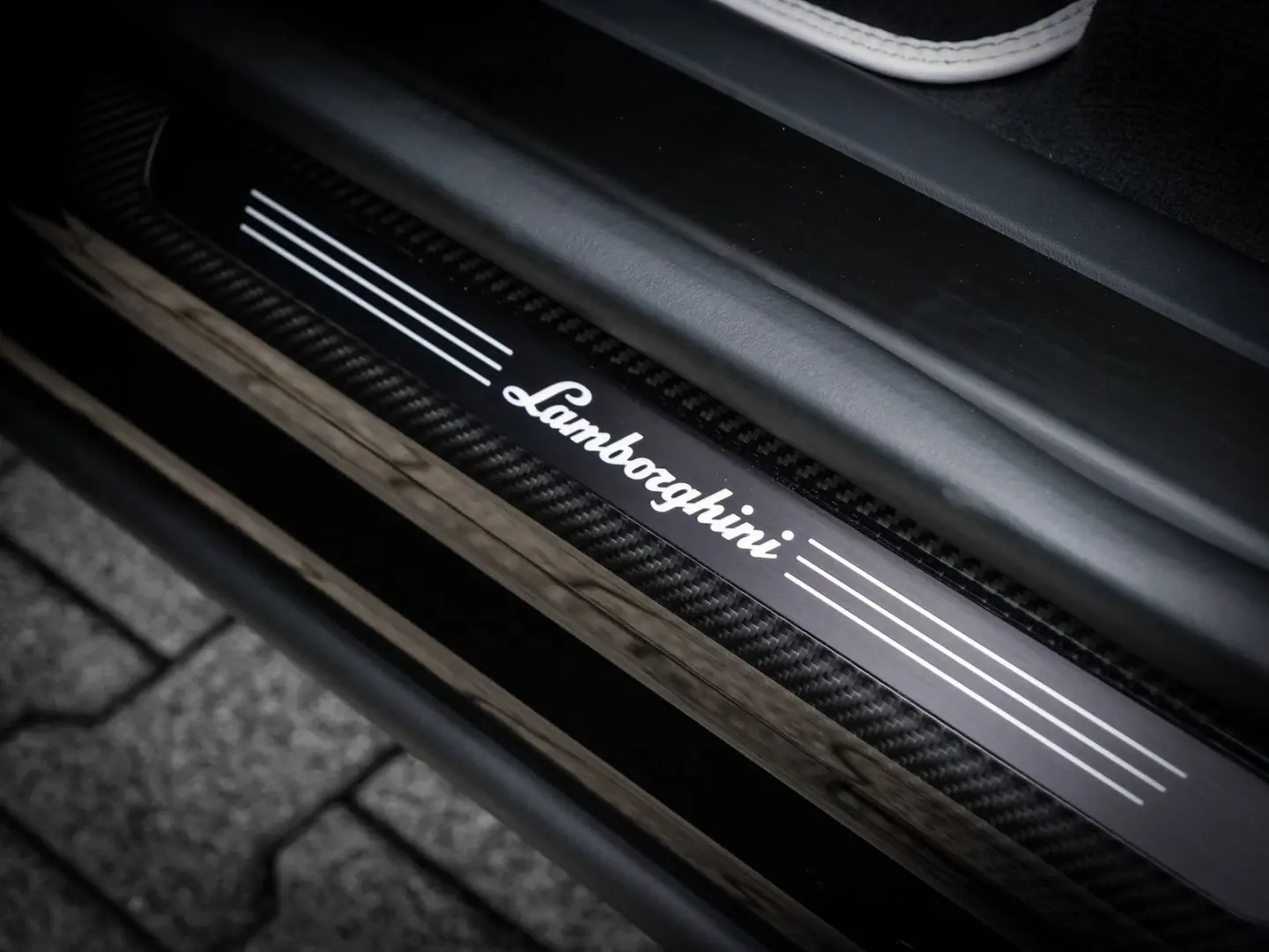 Urus S Nero Helene  Electrical Trailer Towing